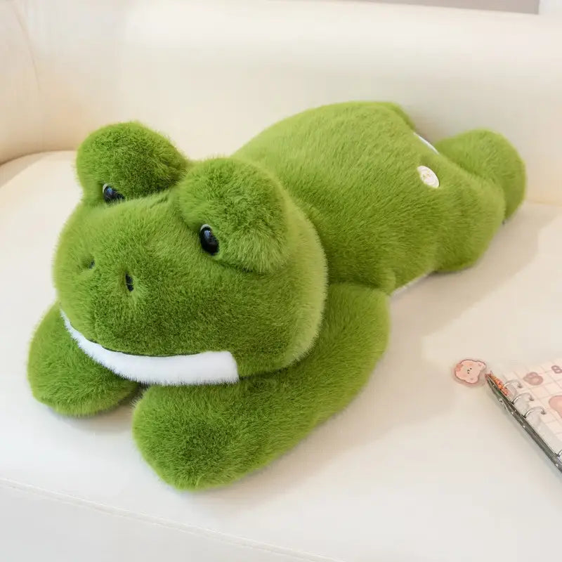grenouille verte en peluche