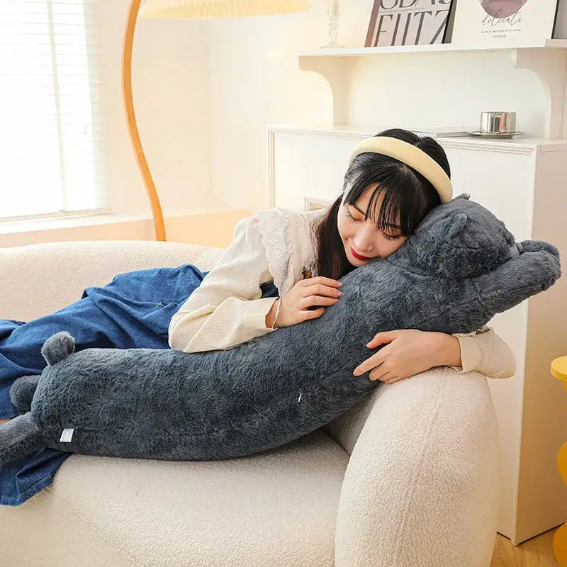 chat en peluche gris