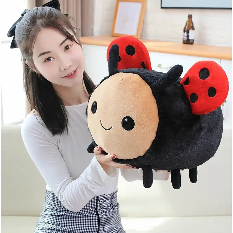 grosse peluche coccinelle