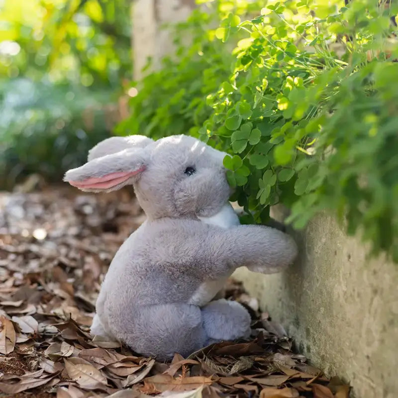 lapin en peluche réaliste