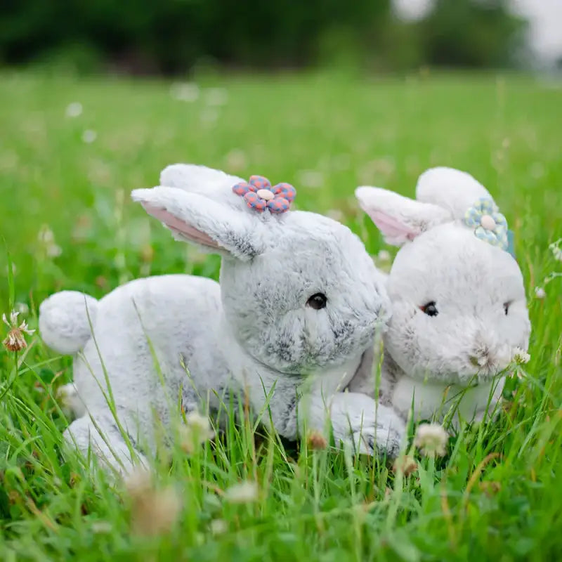 lapin en peluche réaliste