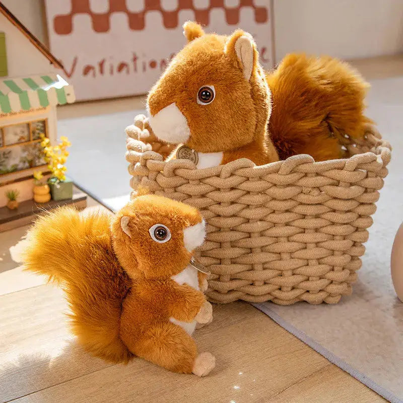 peluche écureuil mignon roux