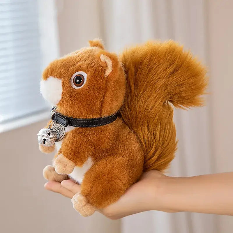 peluche écureuil mignon roux
