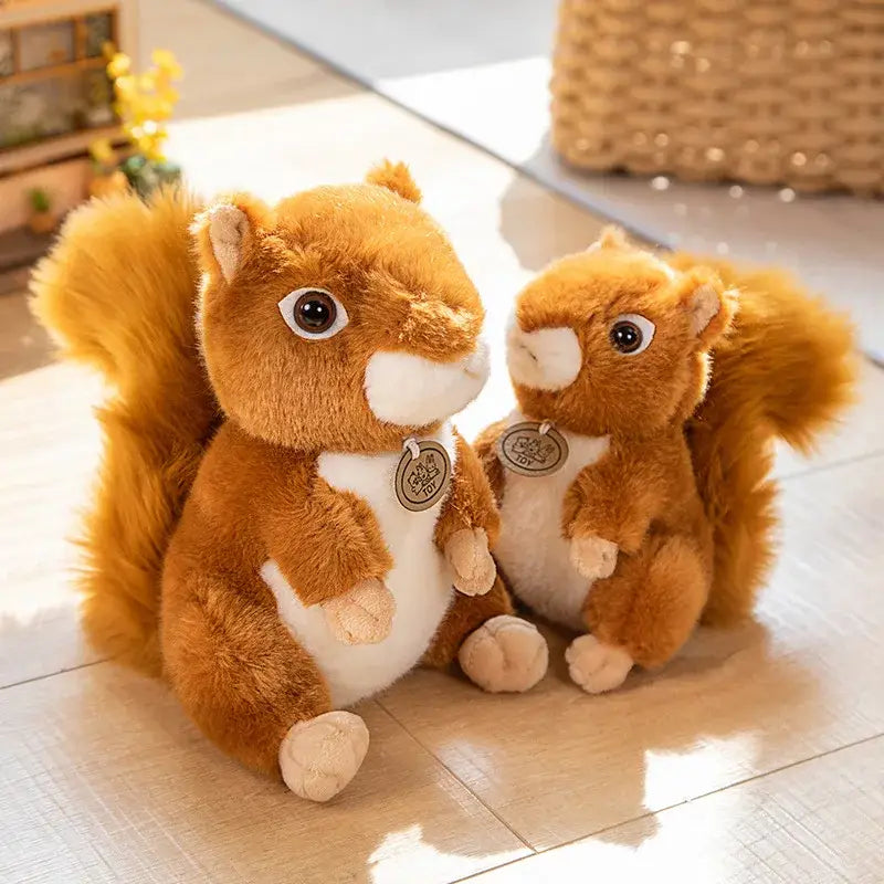 peluche écureuil mignon roux