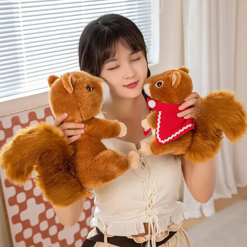 peluche écureuil mignon roux