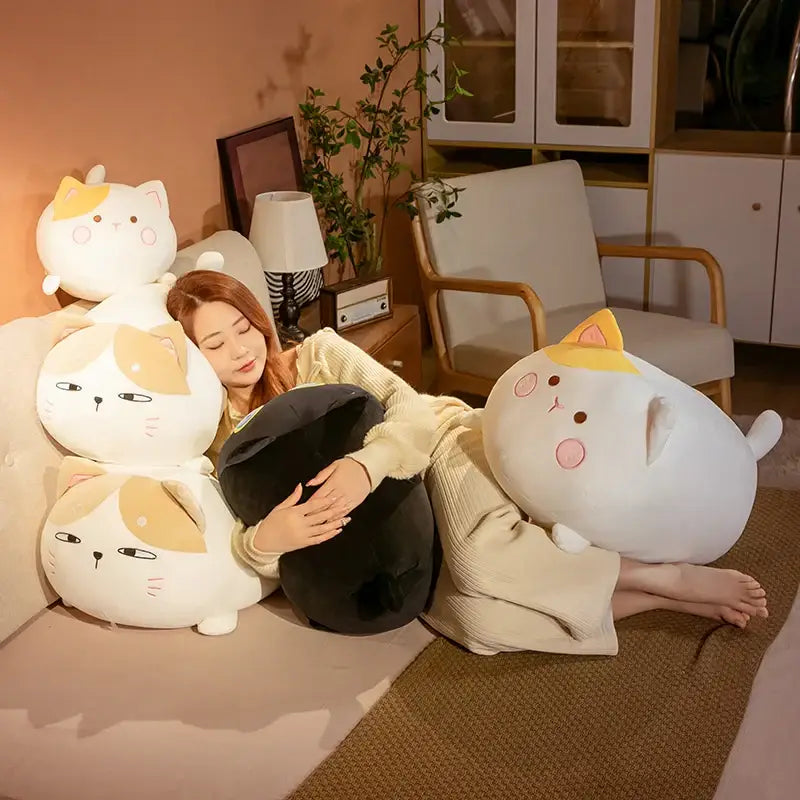 peluche coussin chat japonais