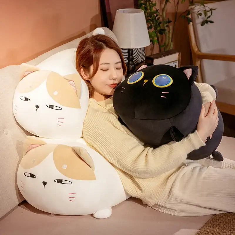 peluche coussin chat japonais