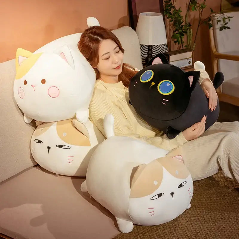 peluche coussin chat japonais