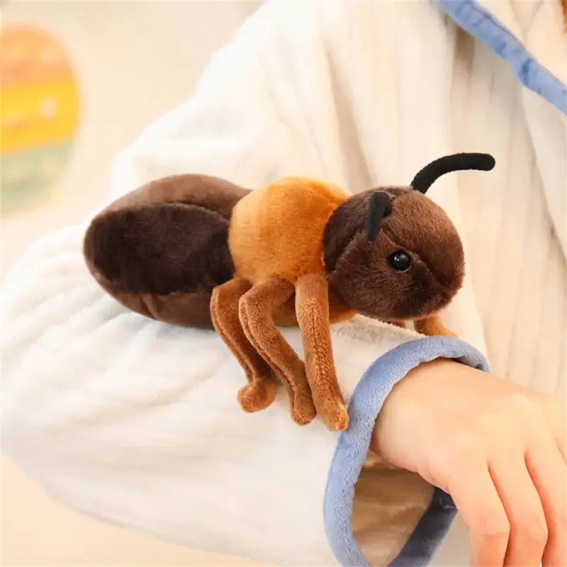 peluche fourmi