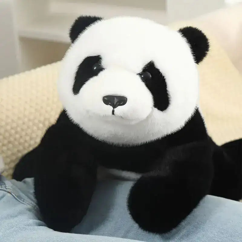 Peluche de panda avec fourrure noir et blanc, matériau doux.