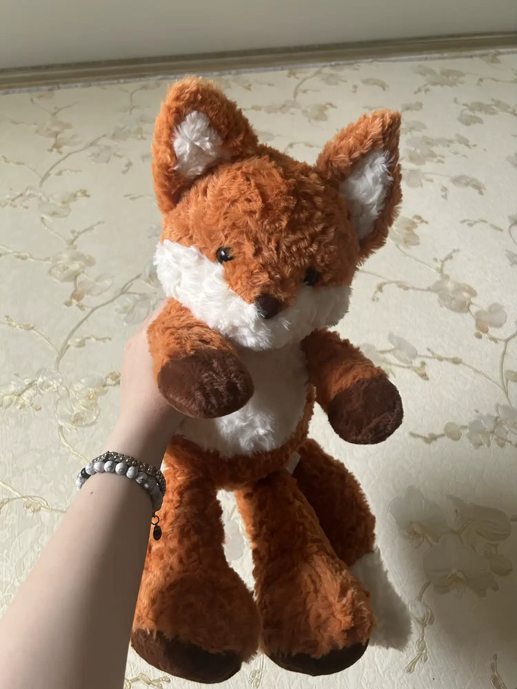 Peluche renard roux moelleuse et réaliste, parfaite pour enfants ou décoration cocooning.