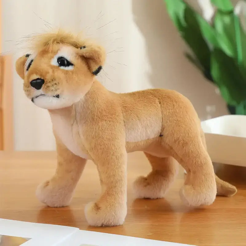 petit lion en peluche - 22x38 cm