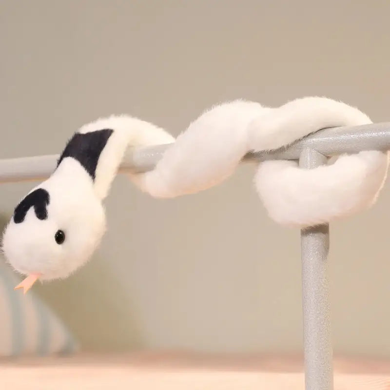 serpent en peluche