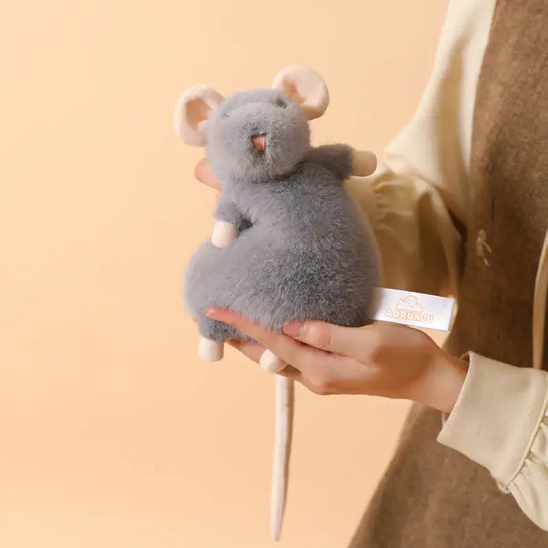 souris en peluche grise