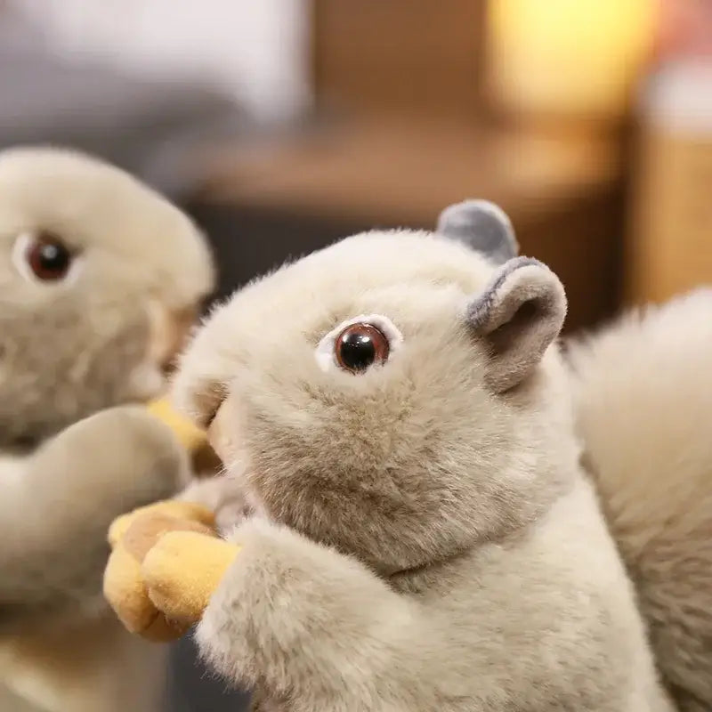 petite peluche écureuil