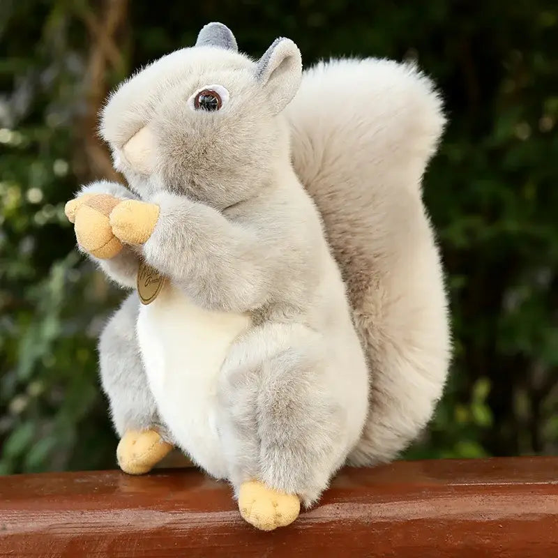 petite peluche écureuil